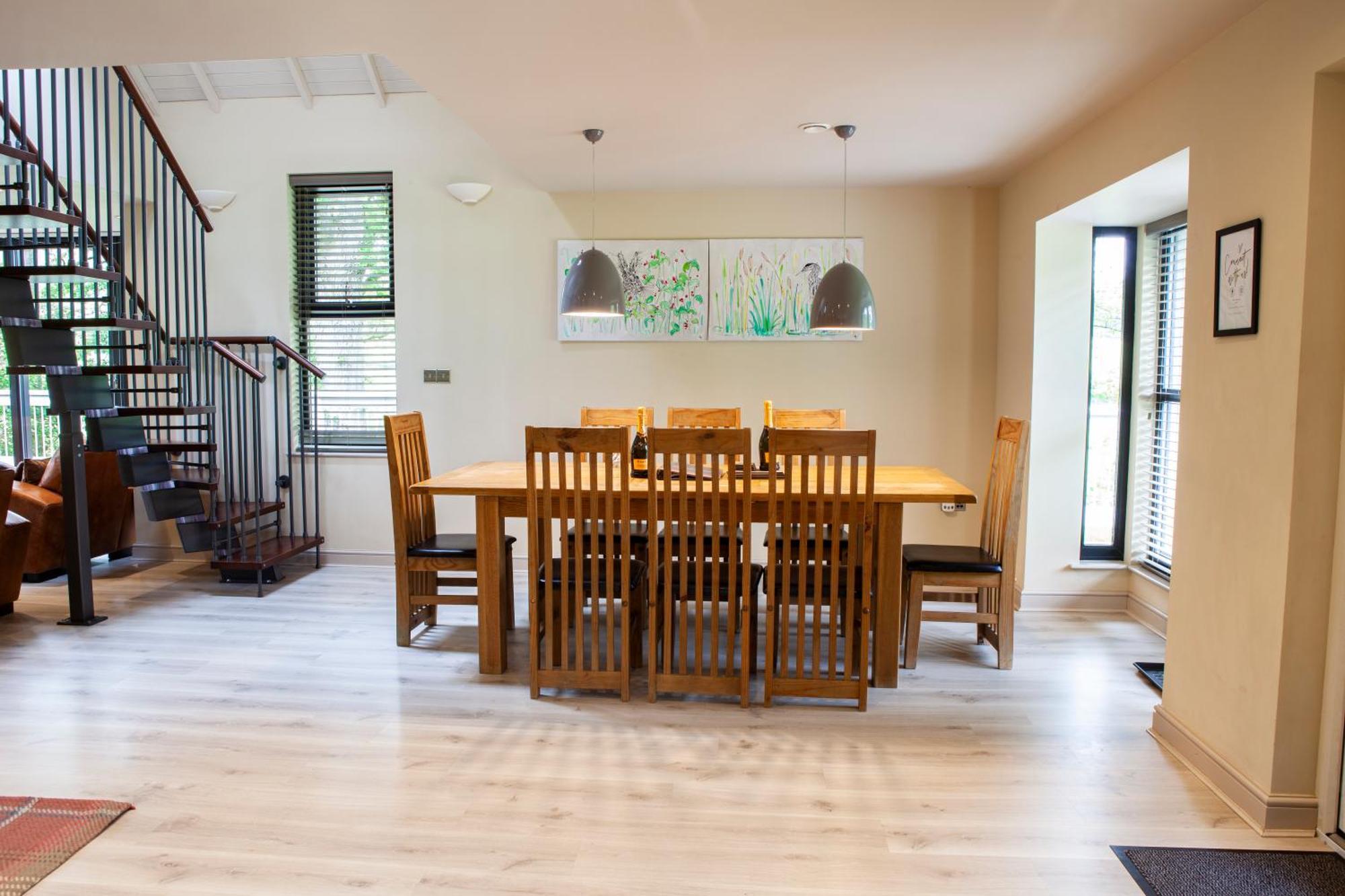 Elm Escapes Villa ไนท์ตัน ภายนอก รูปภาพ
